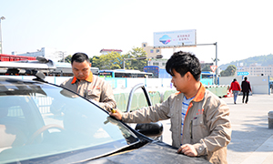 名車車主的疑問-----汽車玻璃破裂能修複嗎？