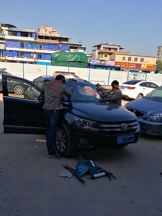 汽車玻璃被砸怎麼處理