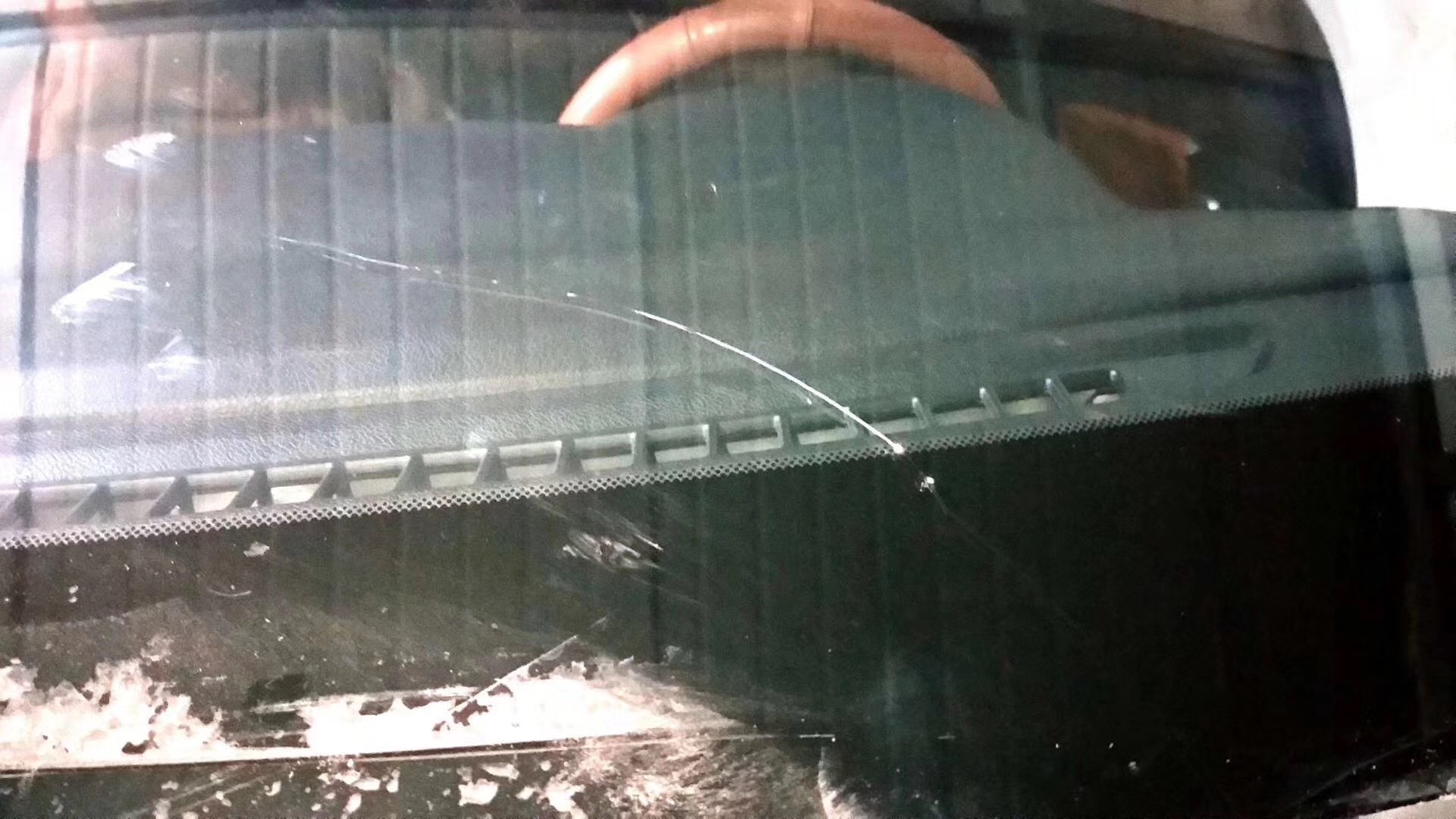 汽車玻璃無痕修複技術