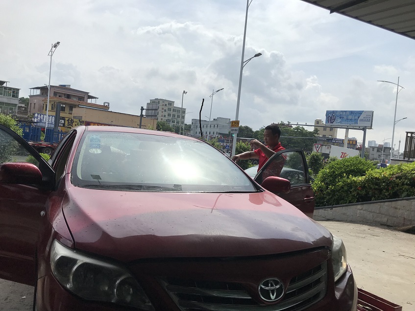 汽車換前擋風玻璃