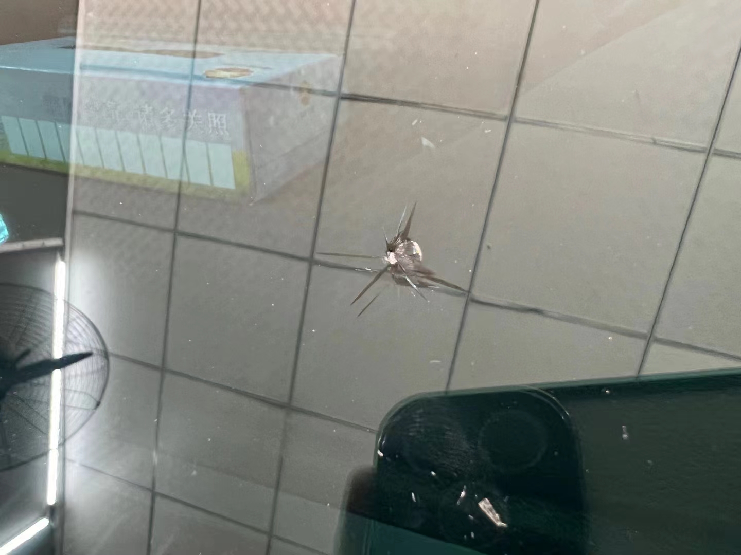 車玻璃出現小的劃痕裂縫能修複嗎？