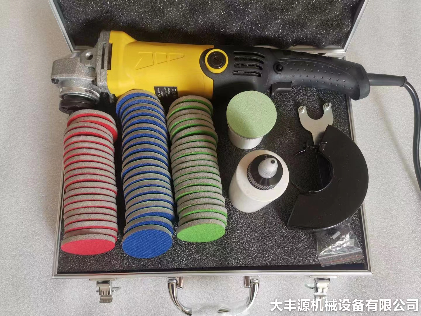 汽車前擋玻璃劃痕怎麼修？