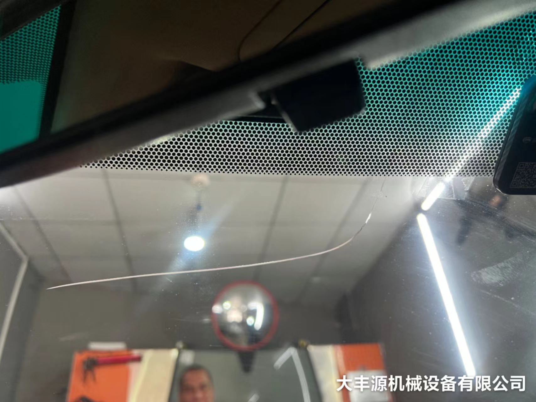 玻璃裂縫如何修複？多少錢？