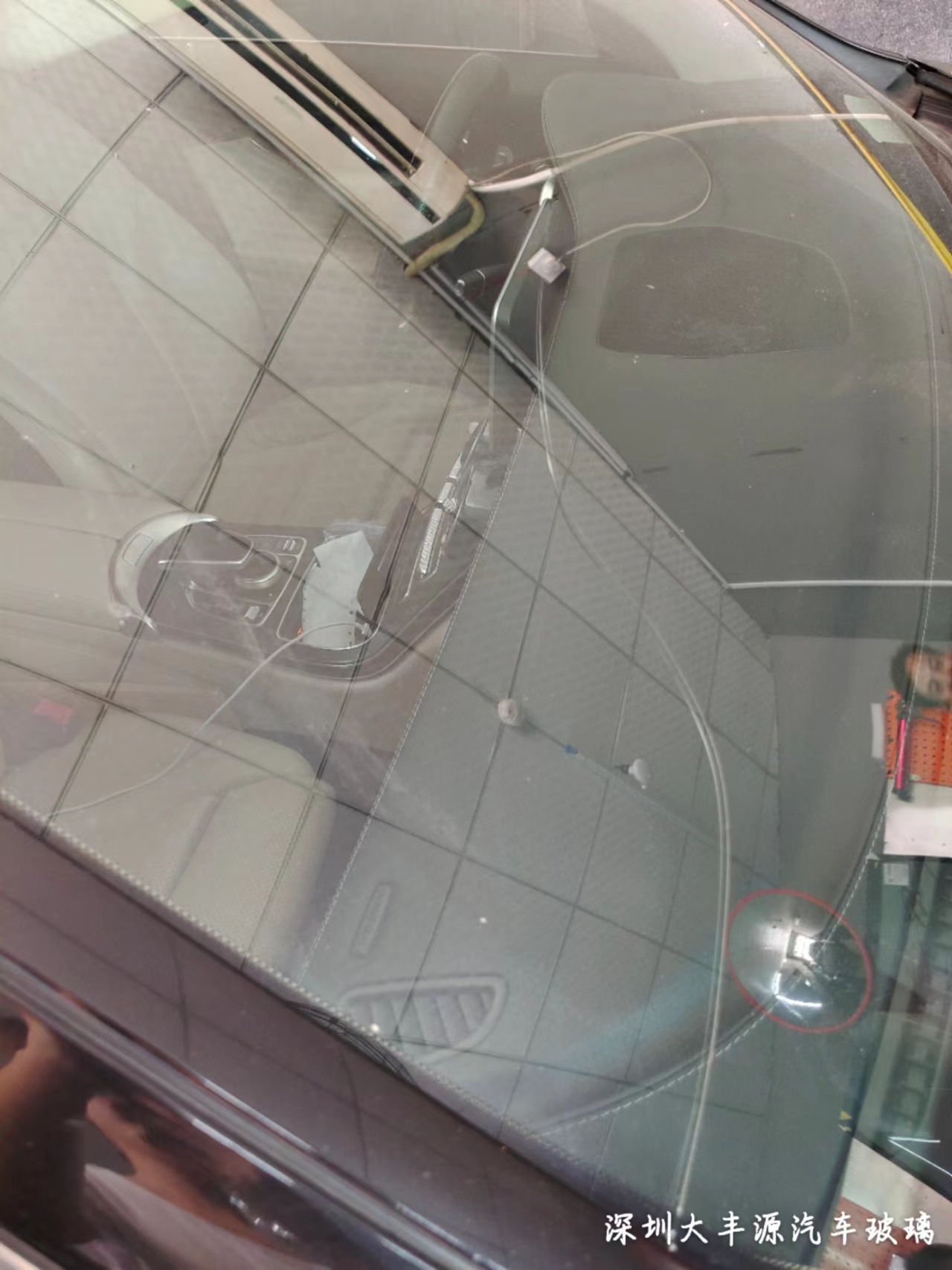 汽車前擋玻璃很長裂縫可以修複嗎？