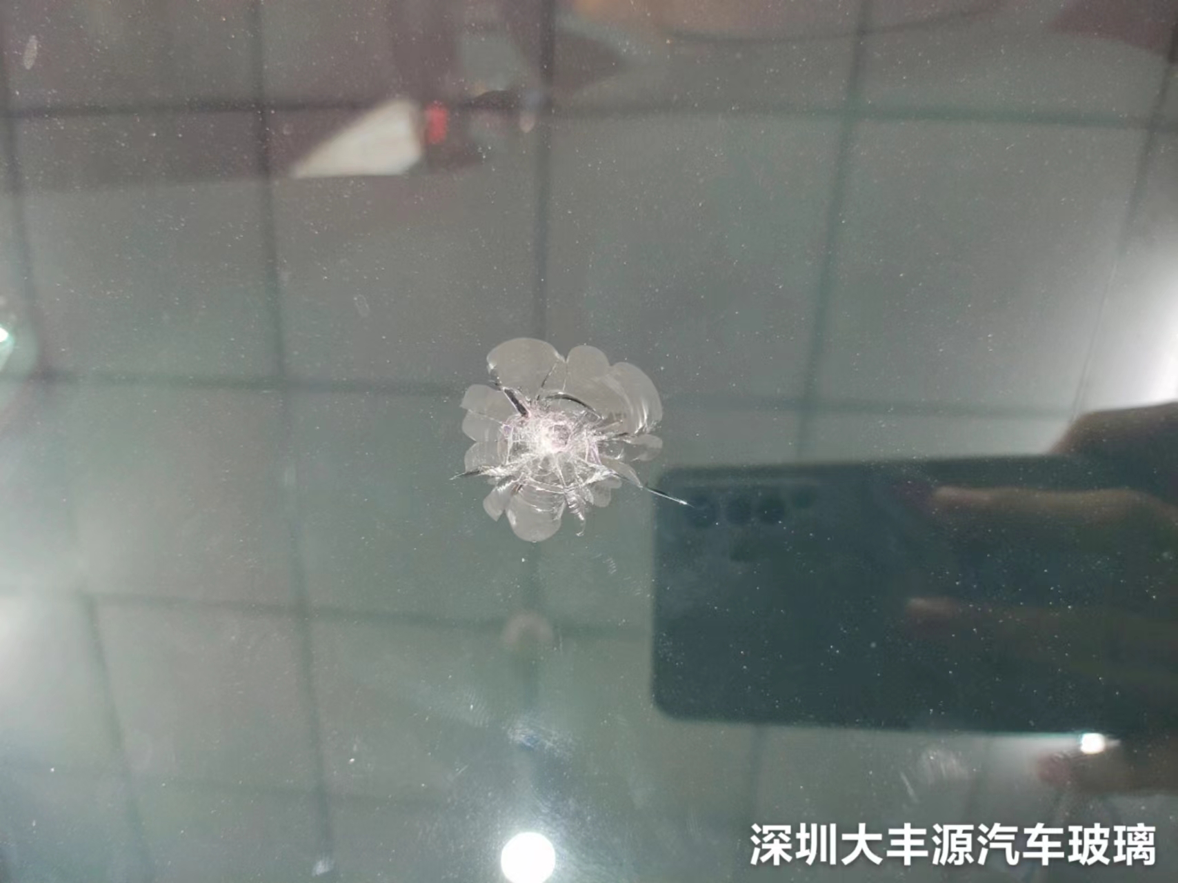 汽車前擋風玻璃牛眼炸點怎麼修複？